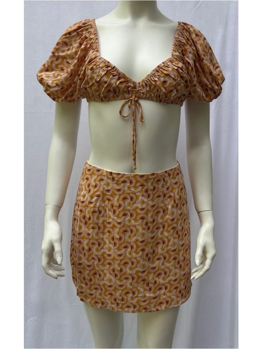 Two Piece Ruffle Top & Skir Sz M runs small